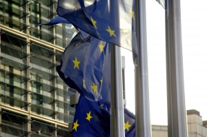 IDrapeaux européens flottant devant le Berlaymont